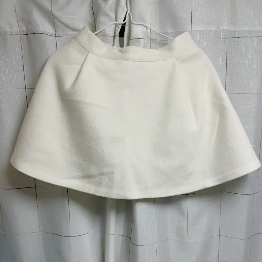 [BUNJANG] White Flare Mini Skirt / 화이트 플레어 미니스커트