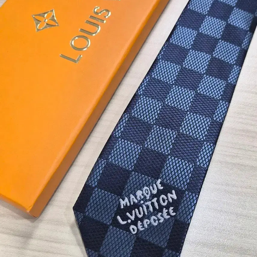 [SOLD OUT] 루이비통 LV 다미에 체크 넥타이(네이비)