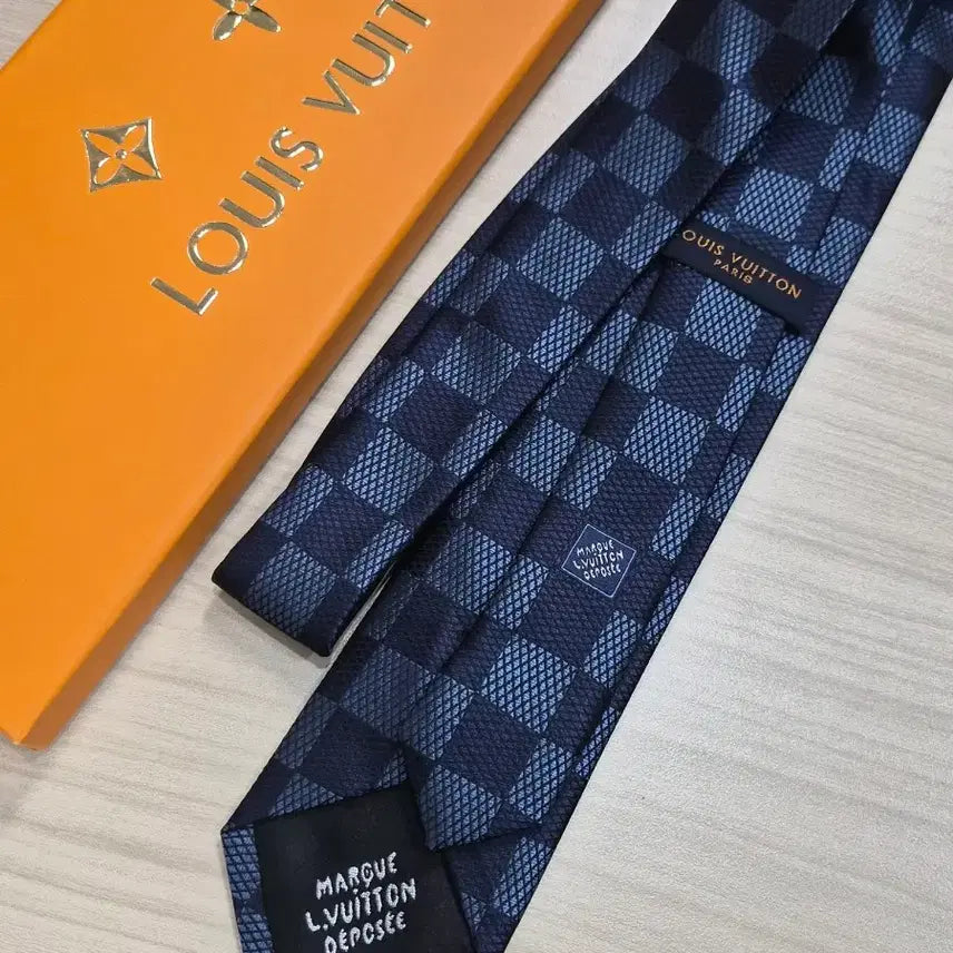 [SOLD OUT] 루이비통 LV 다미에 체크 넥타이(네이비)