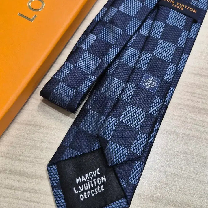 [SOLD OUT] 루이비통 LV 다미에 체크 넥타이(네이비)