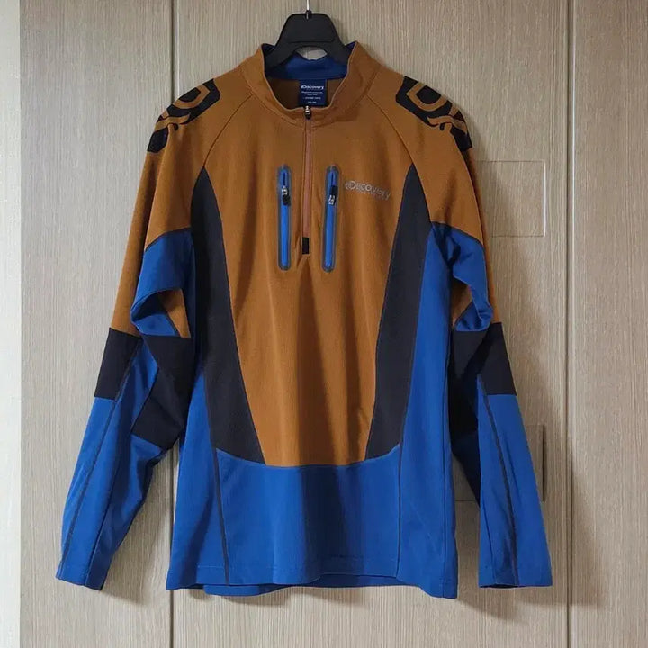 [SOLD OUT] 디스커버리 브라운/블루 집업 티셔츠 100