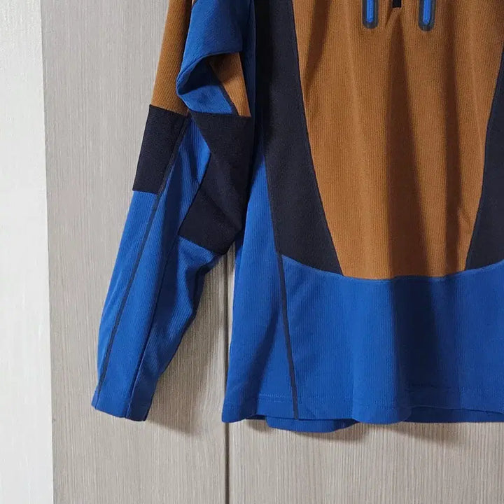 [SOLD OUT] 디스커버리 브라운/블루 집업 티셔츠 100