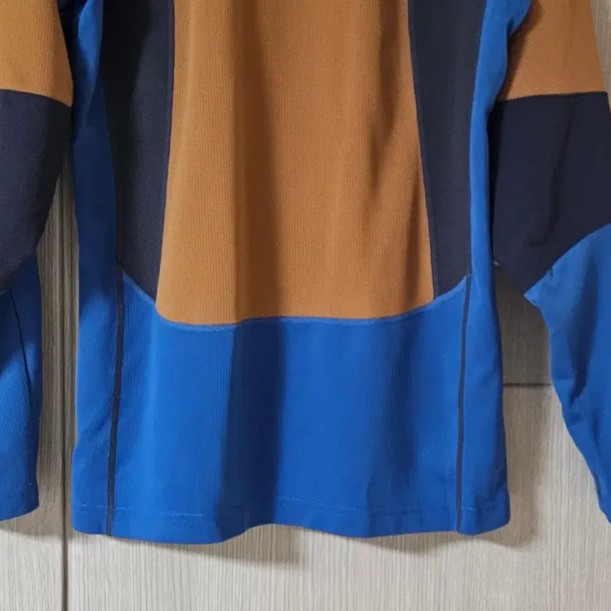 [SOLD OUT] 디스커버리 브라운/블루 집업 티셔츠 100
