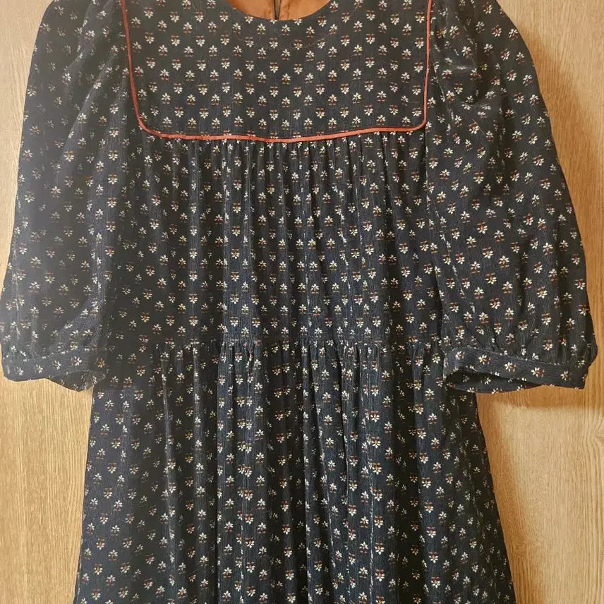 [SOLD OUT] 24년도 써스데이아일랜드 코듀로이 반팔 소매 원피스