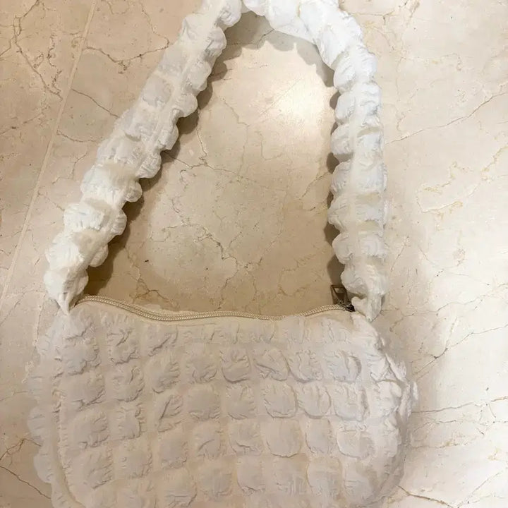 [BUNJANG] Cloud Quilted Shoulder Bag / 구름 퀄팅 숄더백 (새상품)