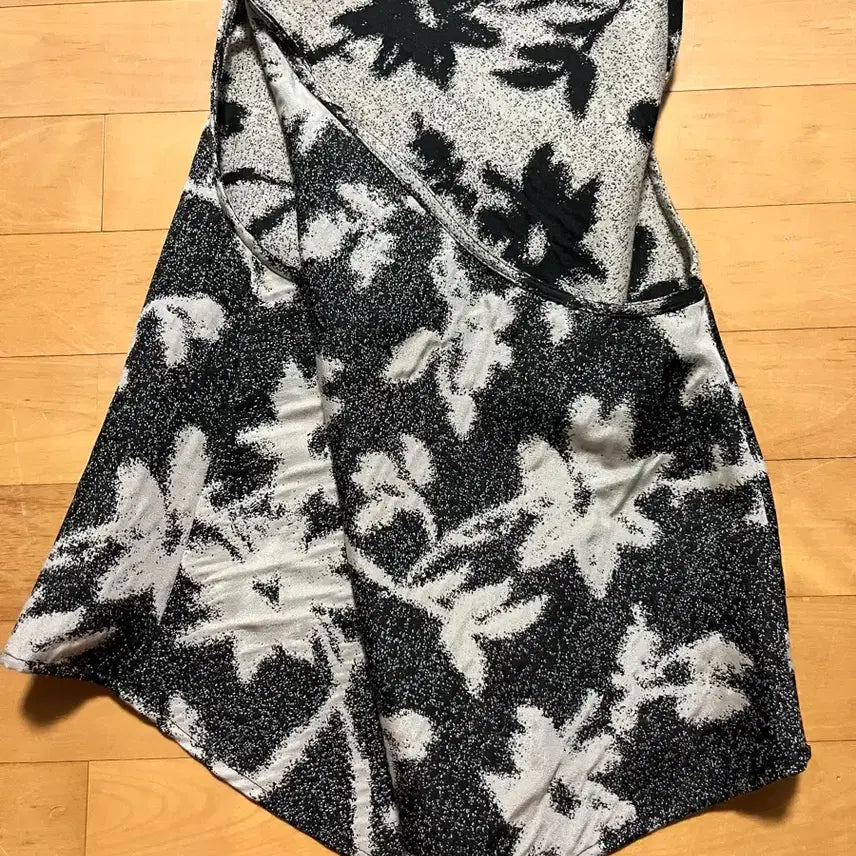 [BUNJANG] Eppinger Flower Jacquard Halter Top / 에핑글러 플라워 자카드 할터 탑 free