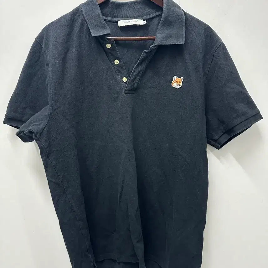 [BUNJANG] Maison Kitsune Fox Embroidered Black Polo Shirt (105) / [만원 아라비아빈티지]메종키츠네 폭스 자수 블랙 반팔 폴로티 105