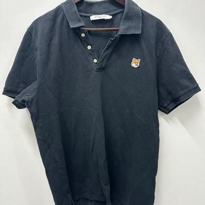 [BUNJANG] Maison Kitsune Fox Embroidered Black Polo Shirt (105) / [만원 아라비아빈티지]메종키츠네 폭스 자수 블랙 반팔 폴로티 105