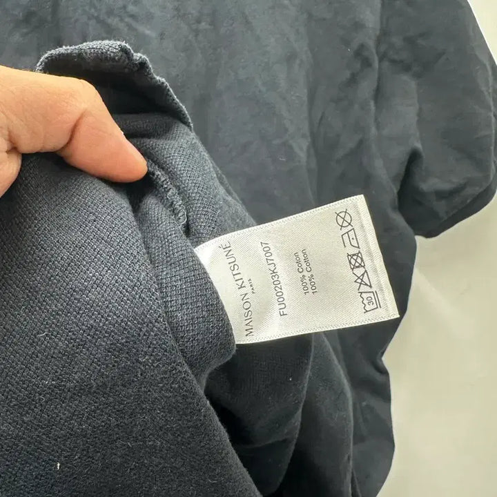 [BUNJANG] Maison Kitsune Fox Embroidered Black Polo Shirt (105) / [만원 아라비아빈티지]메종키츠네 폭스 자수 블랙 반팔 폴로티 105