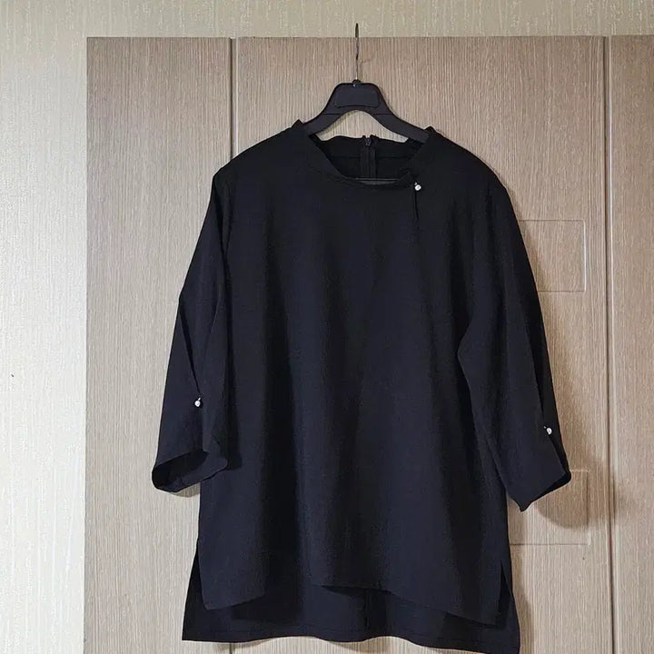 [BUNJANG] Black Three-Quarter Sleeve Slit Blouse - M / 블랙 7부 소매 옆트임 블라우스 M