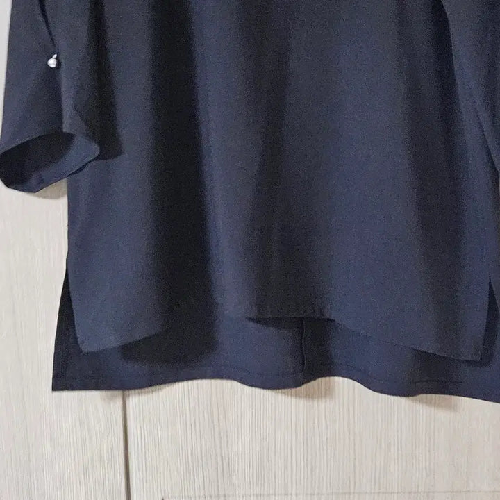 [BUNJANG] Black Three-Quarter Sleeve Slit Blouse - M / 블랙 7부 소매 옆트임 블라우스 M