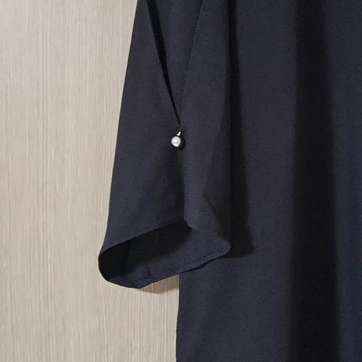 [BUNJANG] Black Three-Quarter Sleeve Slit Blouse - M / 블랙 7부 소매 옆트임 블라우스 M