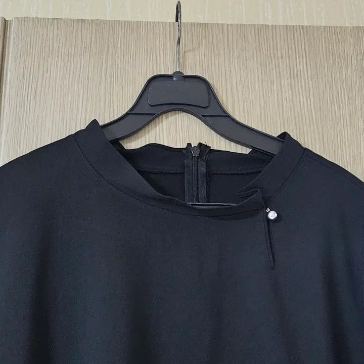[BUNJANG] Black Three-Quarter Sleeve Slit Blouse - M / 블랙 7부 소매 옆트임 블라우스 M