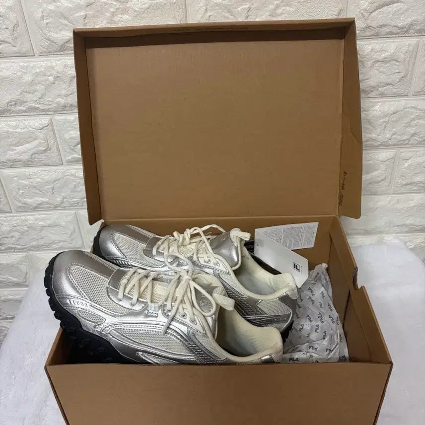 [SOLD OUT] [새상품] 휠라 에샤페 실버문_1XM02348H063 250