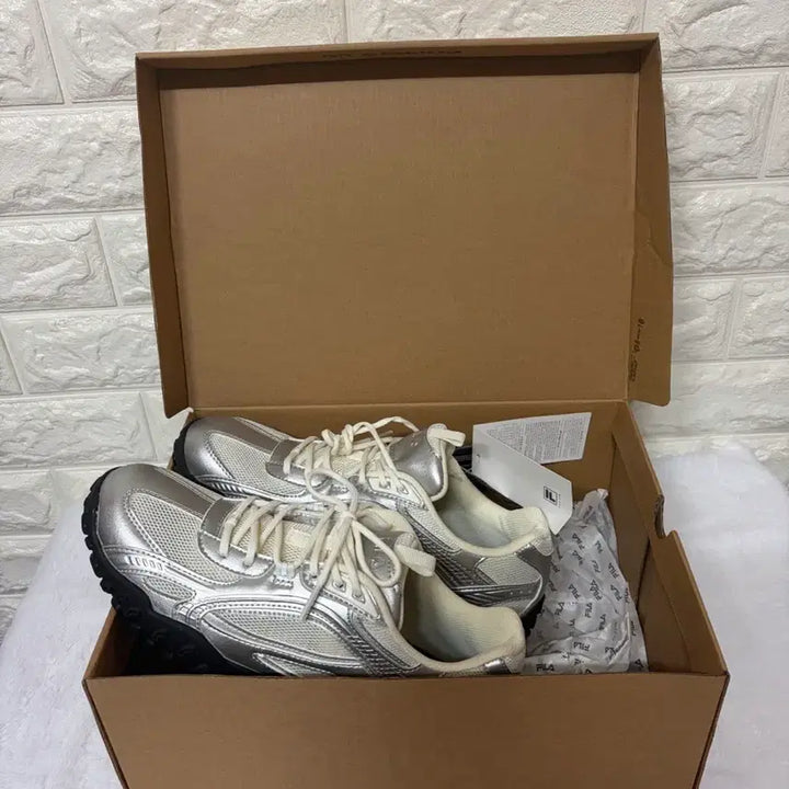 [SOLD OUT] [새상품] 휠라 에샤페 실버문_1XM02348H063 250