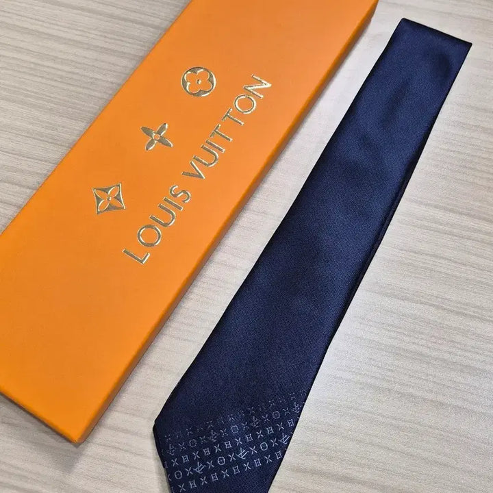 [BUNJANG] Louis Vuitton Half Necktie (Navy) / 루이비통 LV 하프 넥타이 (네이비)