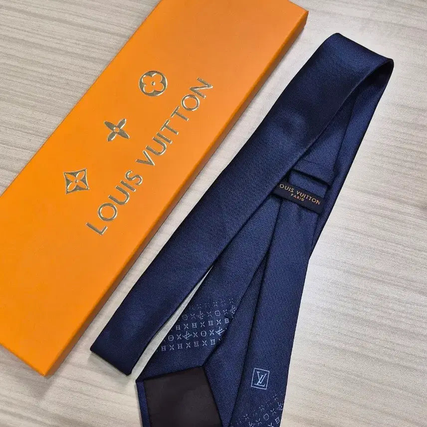 [BUNJANG] Louis Vuitton Half Necktie (Navy) / 루이비통 LV 하프 넥타이 (네이비)