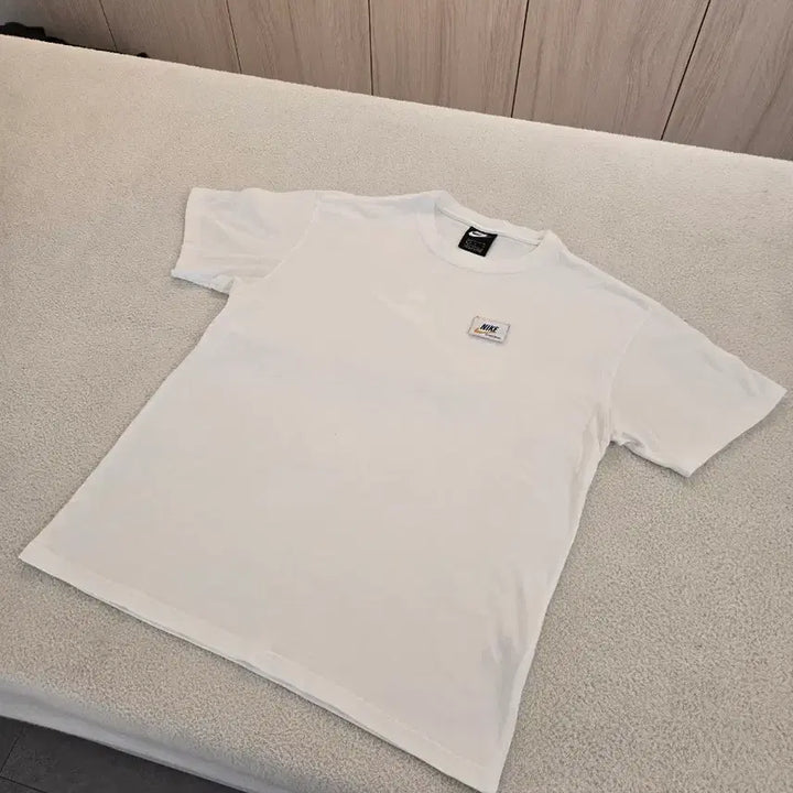 [SOLD OUT] 나이키 흰색 반팔 티셔츠 L (실수로 거꾸로 입어도 됨)