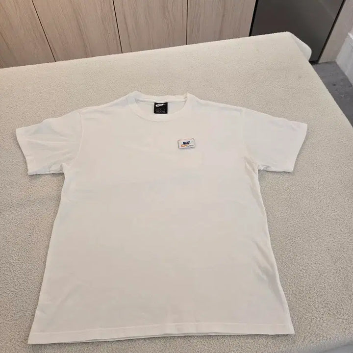 [SOLD OUT] 나이키 흰색 반팔 티셔츠 L (실수로 거꾸로 입어도 됨)