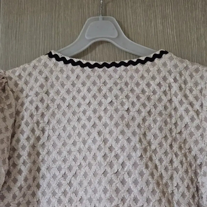 [SOLD OUT] 크림색 퍼프 반팔 자켓 스타일 블라우스 S