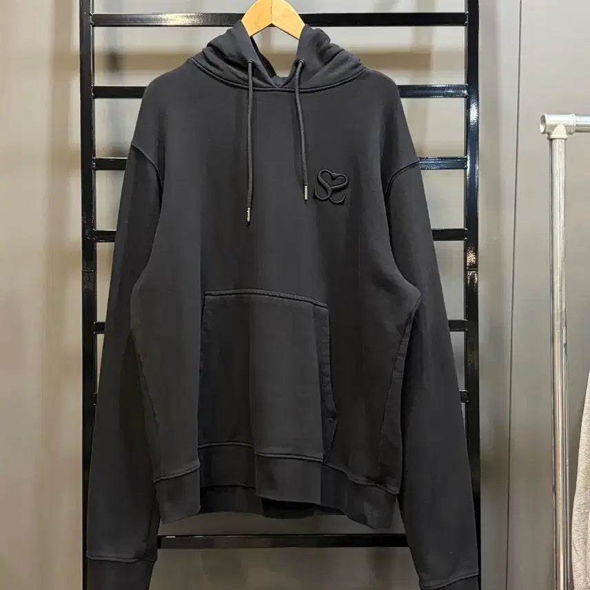 [BUNJANG] Sandro Paris Heart Logo Embroidered Hoodie / [XL] 산드로 파리 하트 로고 자수 블랙 후드티 9.5