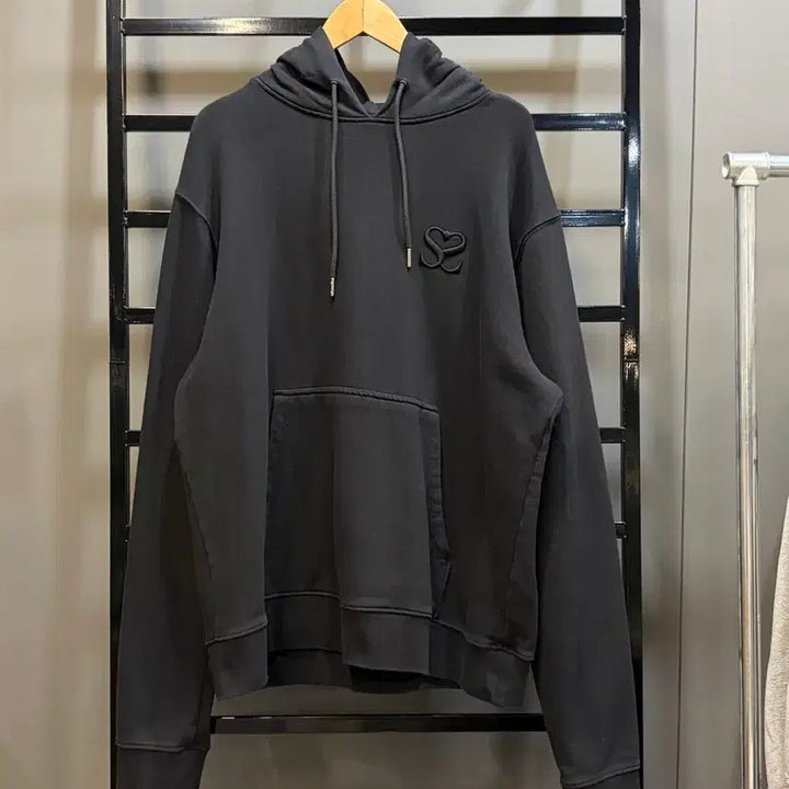[BUNJANG] Sandro Paris Heart Logo Embroidered Hoodie / [XL] 산드로 파리 하트 로고 자수 블랙 후드티 9.5