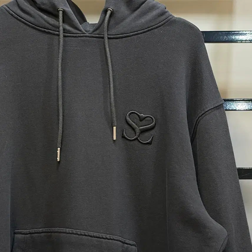 [BUNJANG] Sandro Paris Heart Logo Embroidered Hoodie / [XL] 산드로 파리 하트 로고 자수 블랙 후드티 9.5