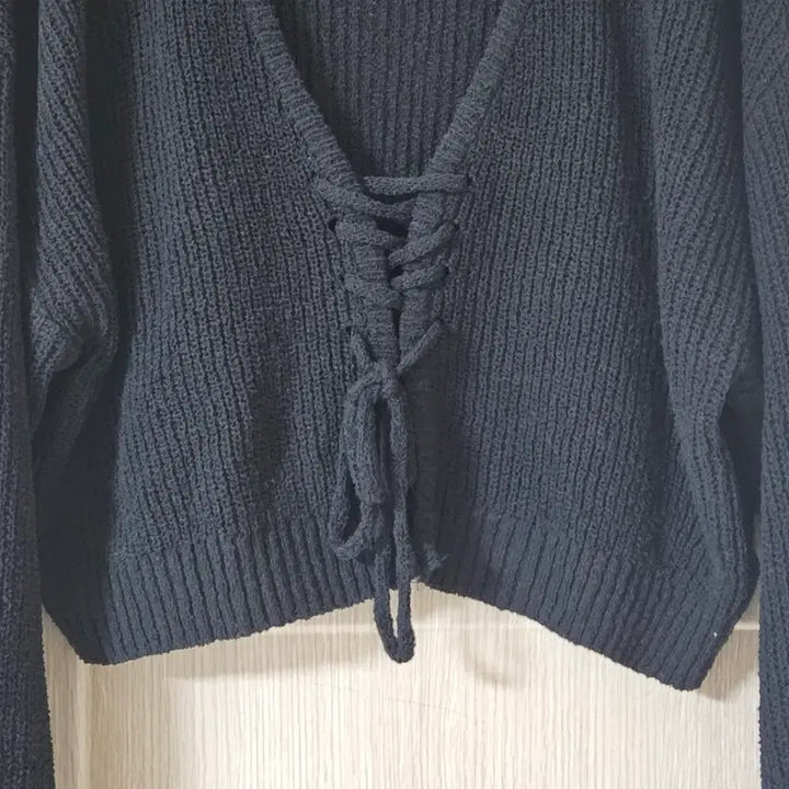 [BUNJANG] V-Neck Crop Knit Cardigan / 블랙 끈 V넥 크롭 니트  66~77