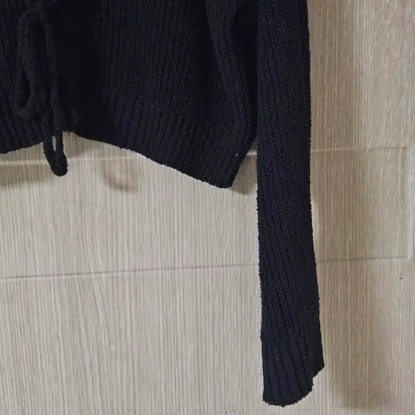 [BUNJANG] V-Neck Crop Knit Cardigan / 블랙 끈 V넥 크롭 니트  66~77