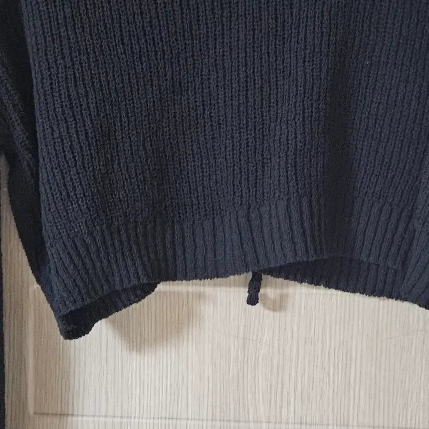 [BUNJANG] V-Neck Crop Knit Cardigan / 블랙 끈 V넥 크롭 니트  66~77