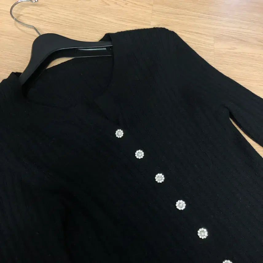 [BUNJANG] DeSder Vivian Jewel Button Ribbed Knit Cardigan / 제평 드에스더 비비안 보석단추 쥬얼 가디건 골지 블랙 검정
