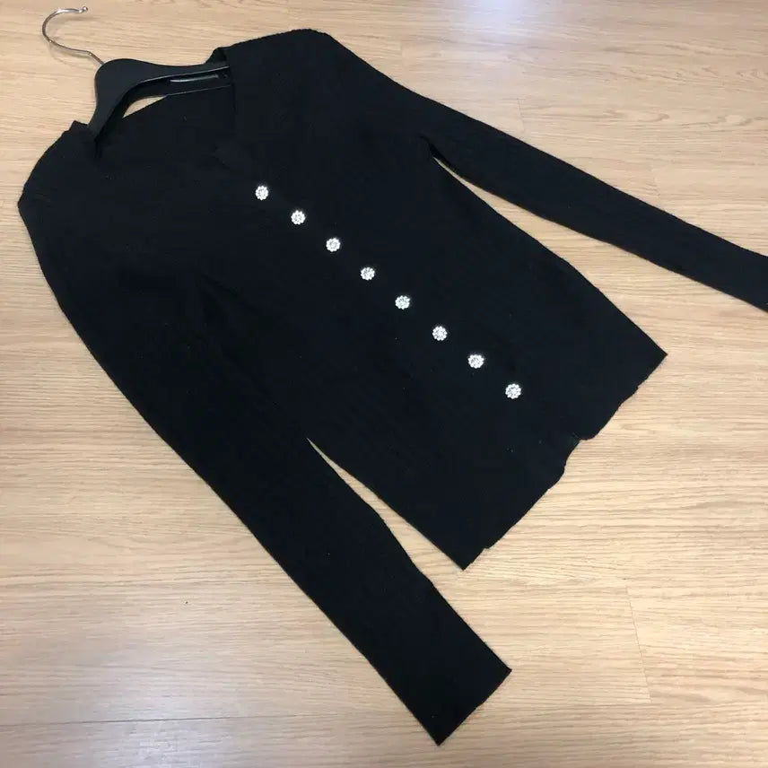 [BUNJANG] DeSder Vivian Jewel Button Ribbed Knit Cardigan / 제평 드에스더 비비안 보석단추 쥬얼 가디건 골지 블랙 검정