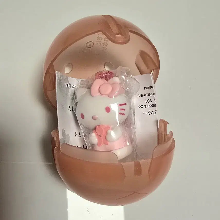 [SOLD OUT] 산리오 반다이 벚꽃 가챠 키링  헬로키티