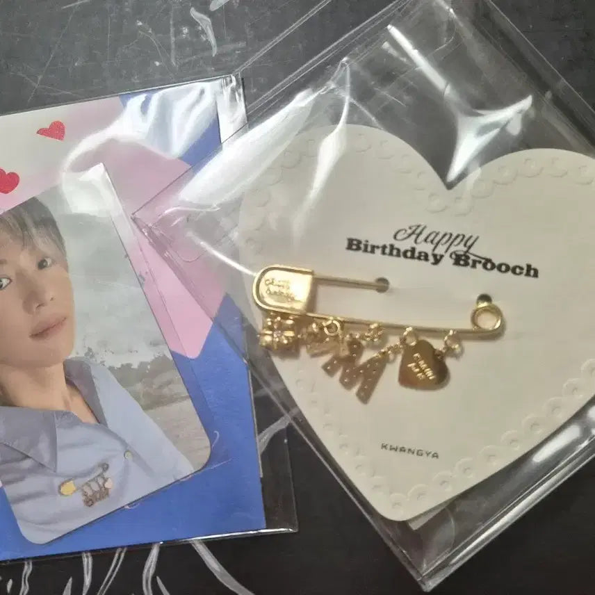 [BUNJANG] Taemin Birthday Brooch + Photocard Set / 태민 생일 브로치 + 포토카드 세트