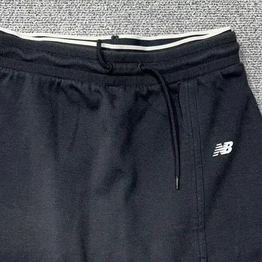 [BUNJANG] New Balance Black Logo Functional Skirt S / 뉴발란스 블랙 로고 기능성 스커트 S