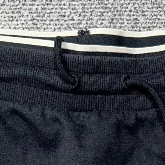 [BUNJANG] New Balance Black Logo Functional Skirt S / 뉴발란스 블랙 로고 기능성 스커트 S