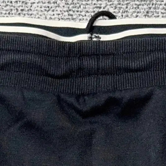 [BUNJANG] New Balance Black Logo Functional Skirt S / 뉴발란스 블랙 로고 기능성 스커트 S