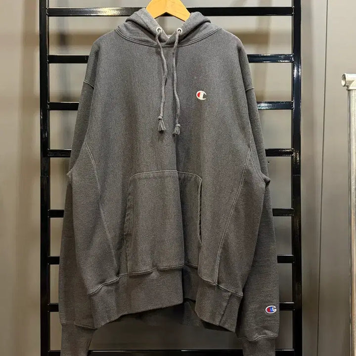 [BUNJANG] Champion Reverse Weave Charcoal Gray Embroidered Logo Hoodie / [XL] 챔피온 리버스위브 로고 자수 차콜 그레이 후드티 4.9