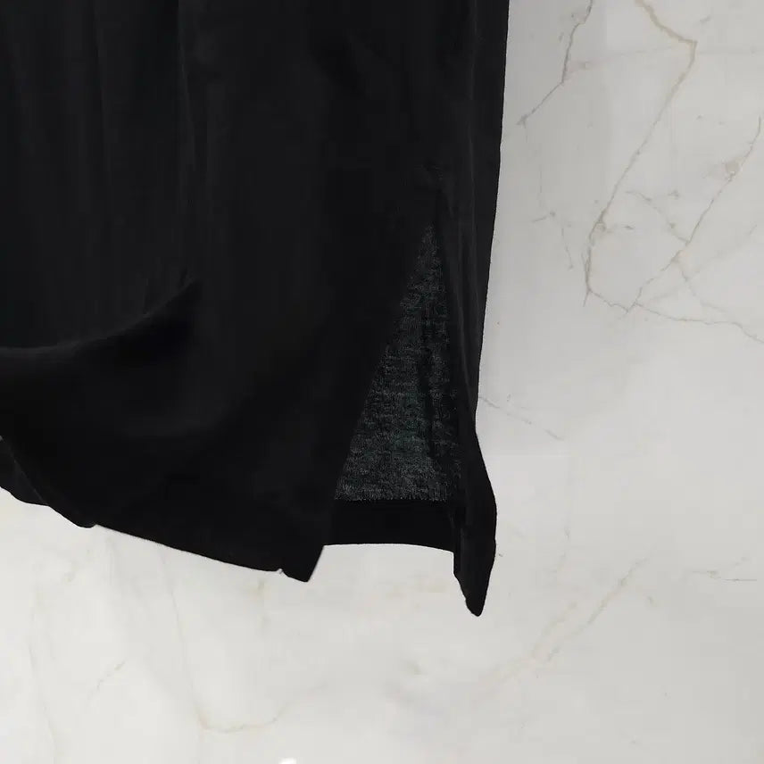 [SOLD OUT] XS / 미우미우 리브드 니트 저지 스커트 블랙 MJD192