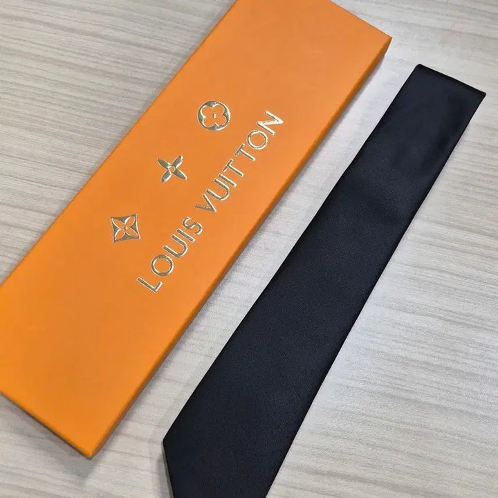 [SOLD OUT] 루이비통 LV 하프 실크 넥타이(블랙)