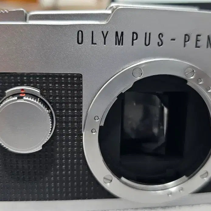 [BUNJANG] Olympus Pen F Half Frame Film Camera with Zuiko 38mm f/1.8 Lens / 올림푸스 pen f 하프 필름카메라 팝니다.