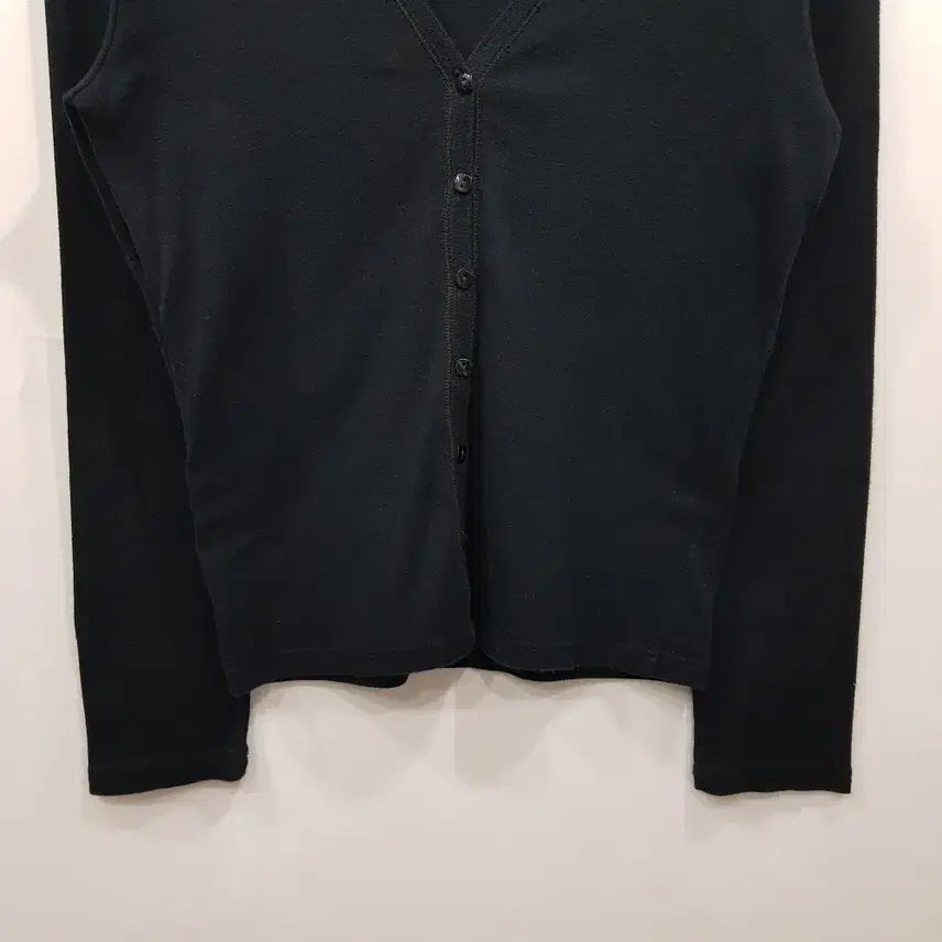[SOLD OUT] 베네통 브이넥 검정 무지 긴팔 가디건 여M Q430