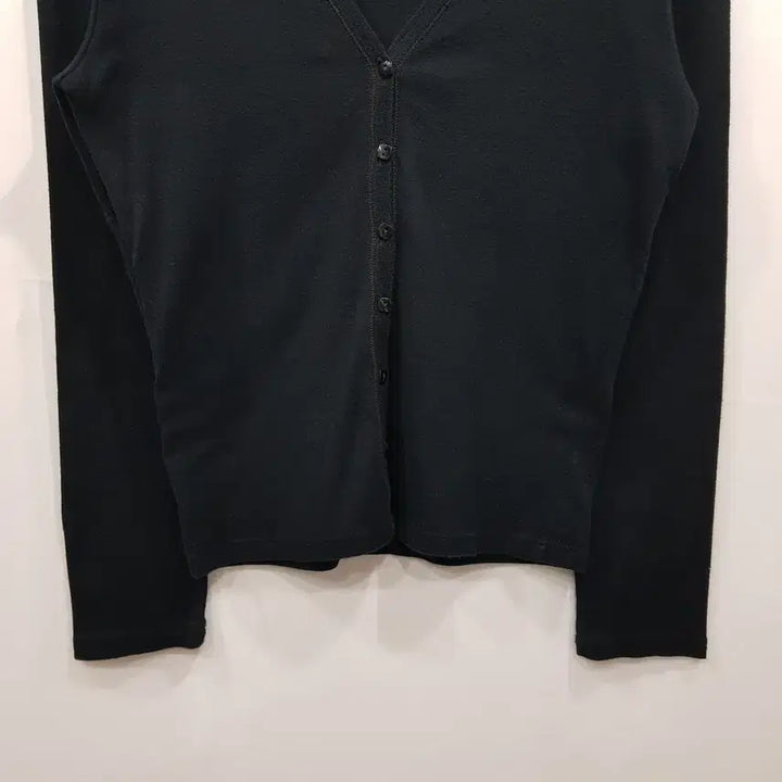 [SOLD OUT] 베네통 브이넥 검정 무지 긴팔 가디건 여M Q430