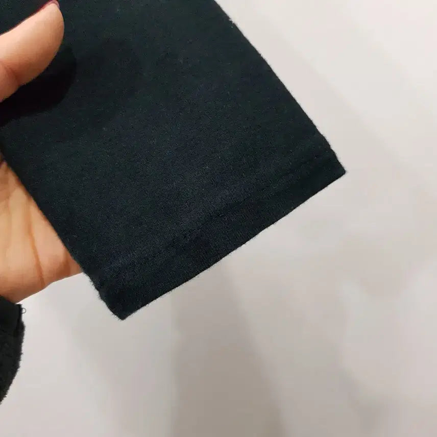 [SOLD OUT] 베네통 브이넥 검정 무지 긴팔 가디건 여M Q430