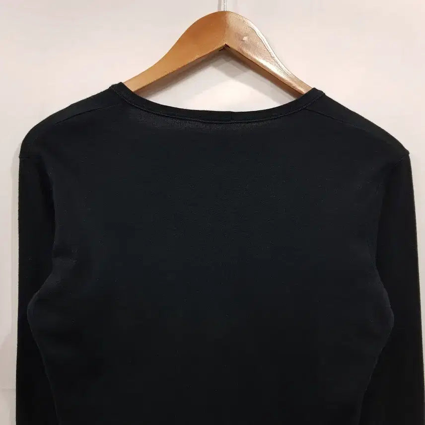 [SOLD OUT] 베네통 브이넥 검정 무지 긴팔 가디건 여M Q430