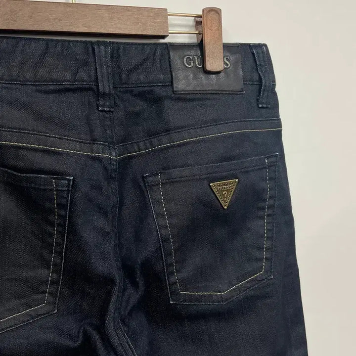 [BUNJANG] Guess Gold Logo Skinny Fit Black Denim Jeans / [30] 게스 금장 로고 스키니핏 흑청 데님 팬츠 청바지