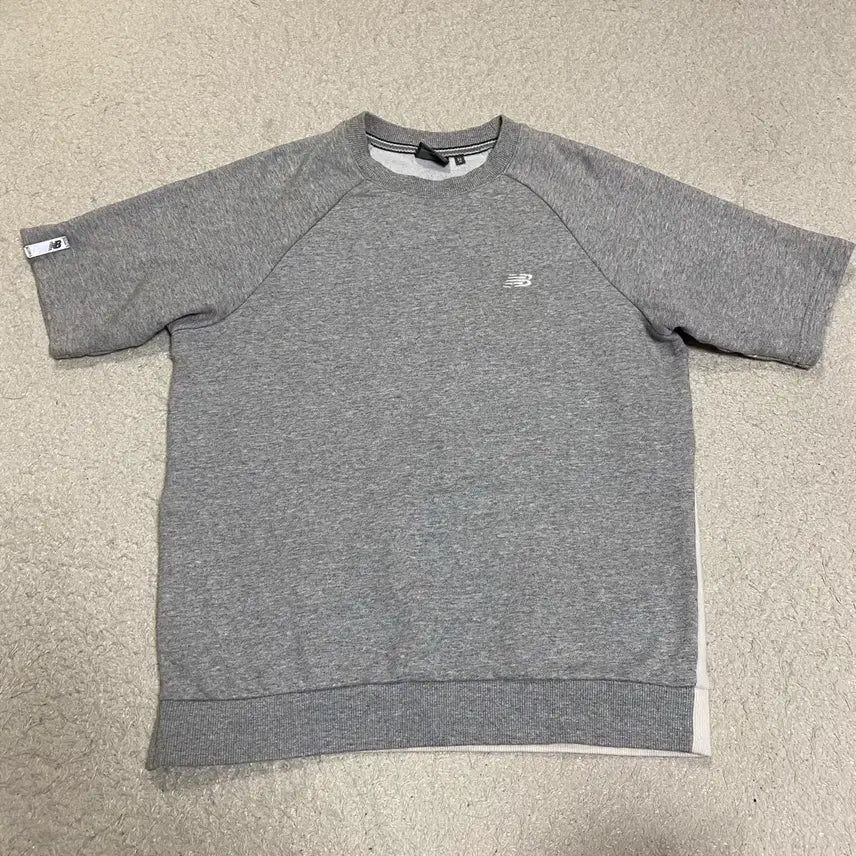 [SOLD OUT] 뉴발란스 회색 반팔 맨투맨 티셔츠 m 95