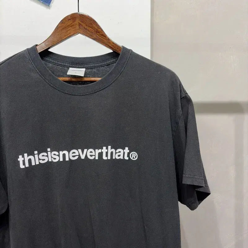 [BUNJANG] thisisneverthat Street Logo Printed Short Sleeve T-shirt / (105) 디스이즈네버댓 스트릿 로고 프린팅 반팔 티