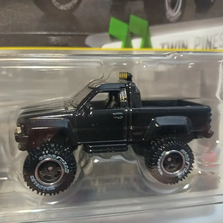 [BUNJANG] Hot Wheels Back to the Future DeLorean Time Machine &amp; Toyota Pickup Truck 2-Pack / 핫휠 백투더퓨처 드로리안타임머신+토요타픽업트럭 2팩 레어템 미개봉 새상품