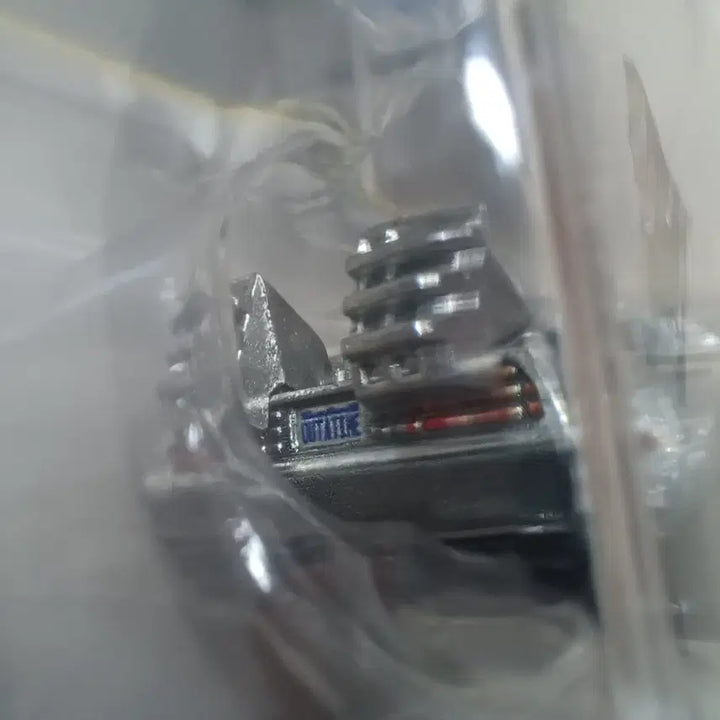 [BUNJANG] Hot Wheels Back to the Future DeLorean Time Machine &amp; Toyota Pickup Truck 2-Pack / 핫휠 백투더퓨처 드로리안타임머신+토요타픽업트럭 2팩 레어템 미개봉 새상품